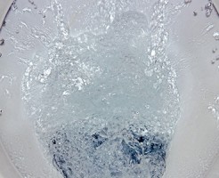トイレの水が止まらない！？ 考えられる原因と対処法
