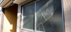 賃貸物件で窓ガラスが割れたときの対応はどうすればいい？