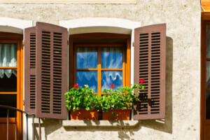 どのタイプを選ぶ？　雨戸の種類とそれぞれの特徴