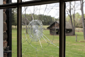 自分でできる！　割れたガラスなどの処分の方法について